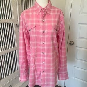 Pink western style Pearl snap shirt